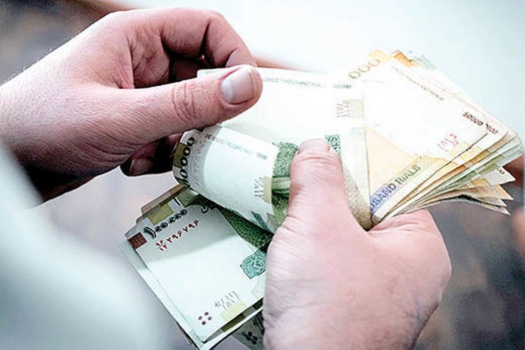 كاهش حقوق كاركنان دولت كذب محض است