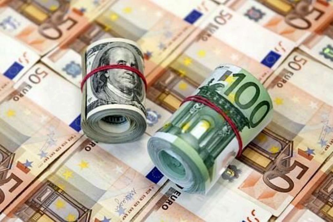 كاهش نرخ دلار و یورو در بازار متشكل ارزی