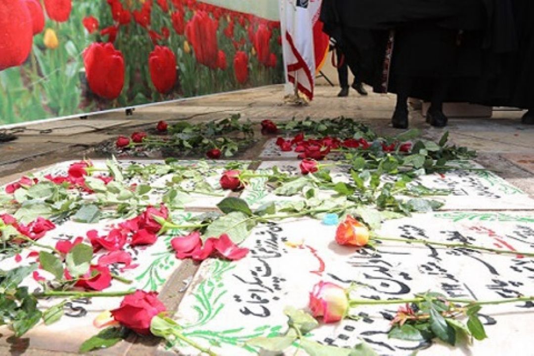 گلباران 19 هزار گلزار شهدا در سراسر كشور