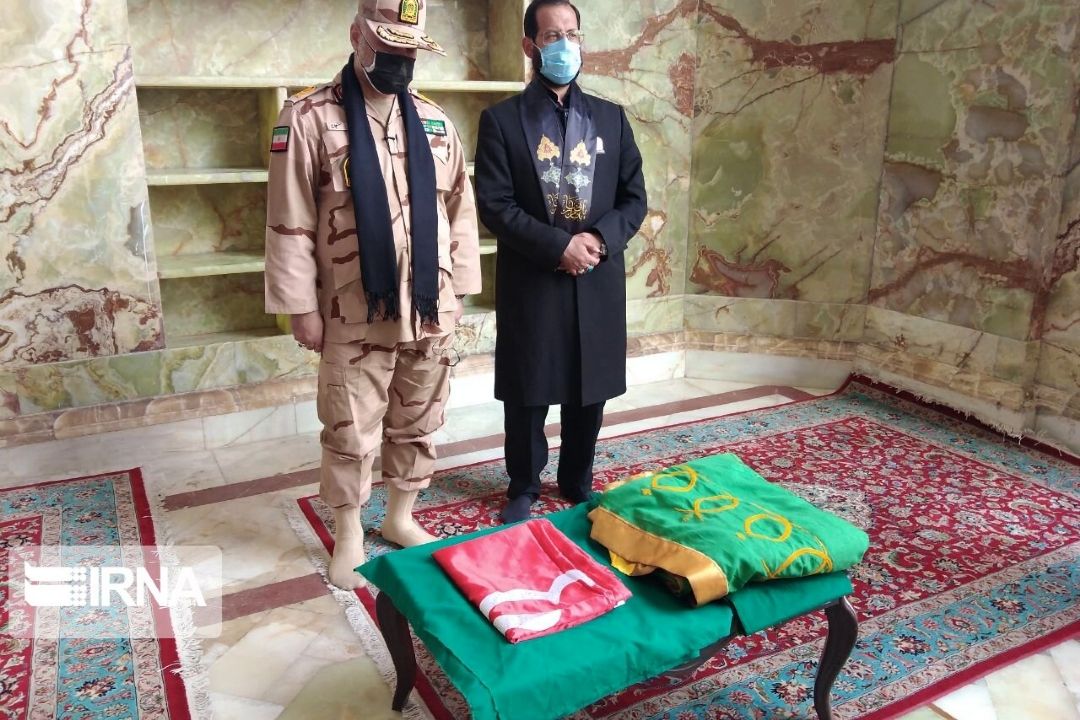مرزبانان، پرچم متبرک بارگاه رضوی را بازگرداندند