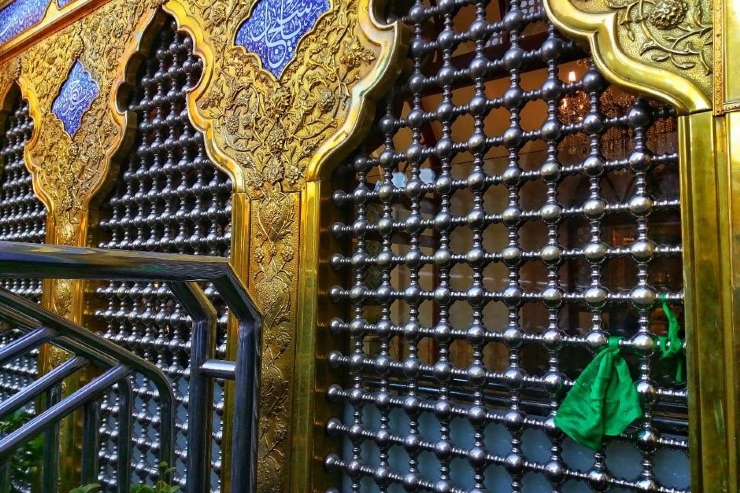تسهیل زیارت در روضه منوره رضوی