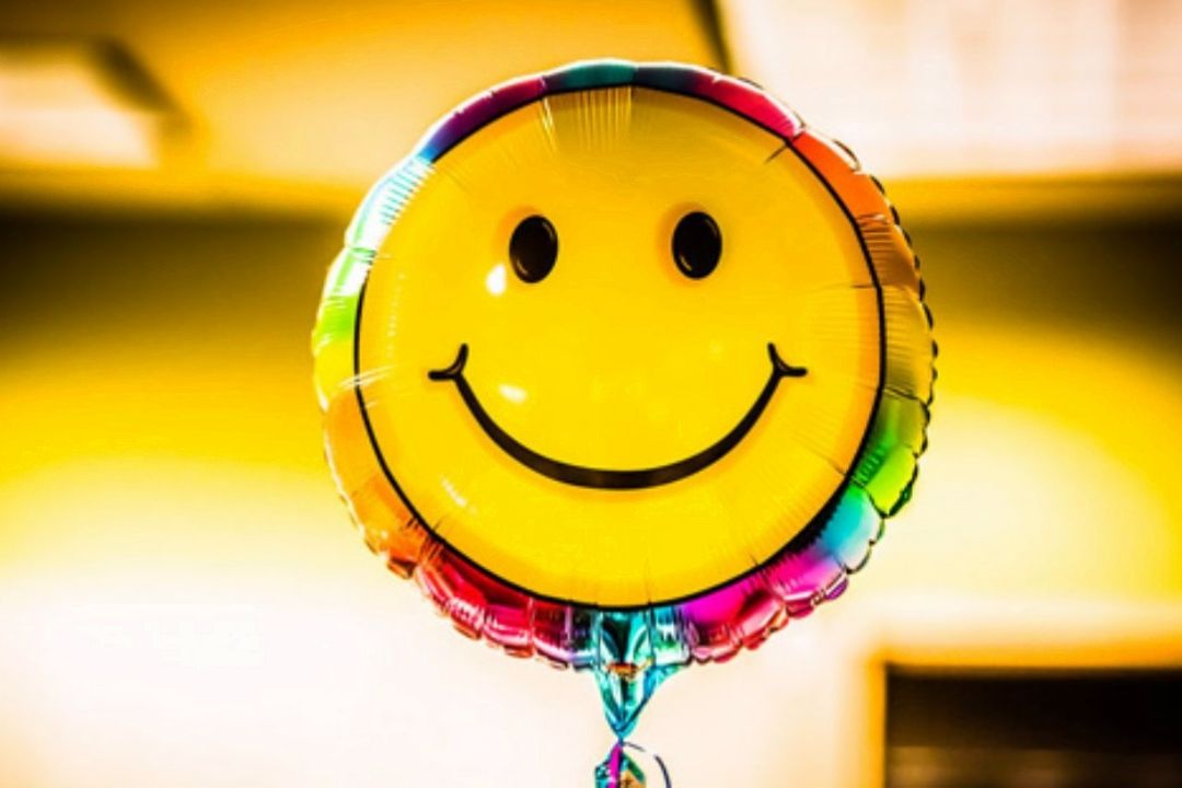 قدر فرصتا رو بدونیم، همیشه همدل و خندون بمونیم