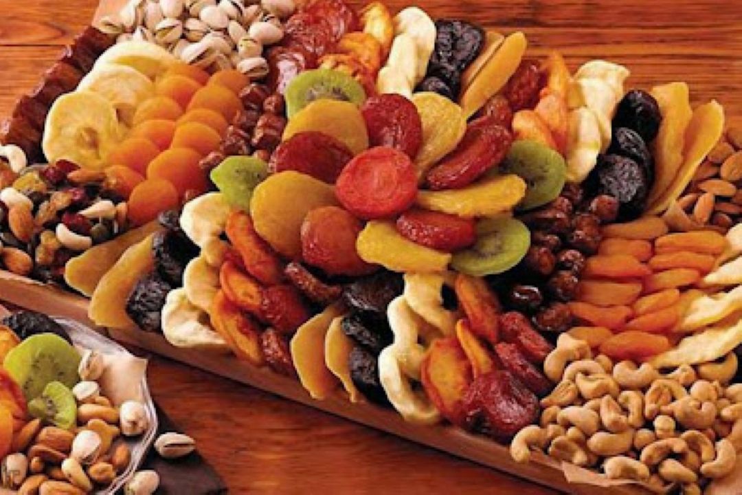 بازار آجیل و خشكبار و میوه شب یلدا