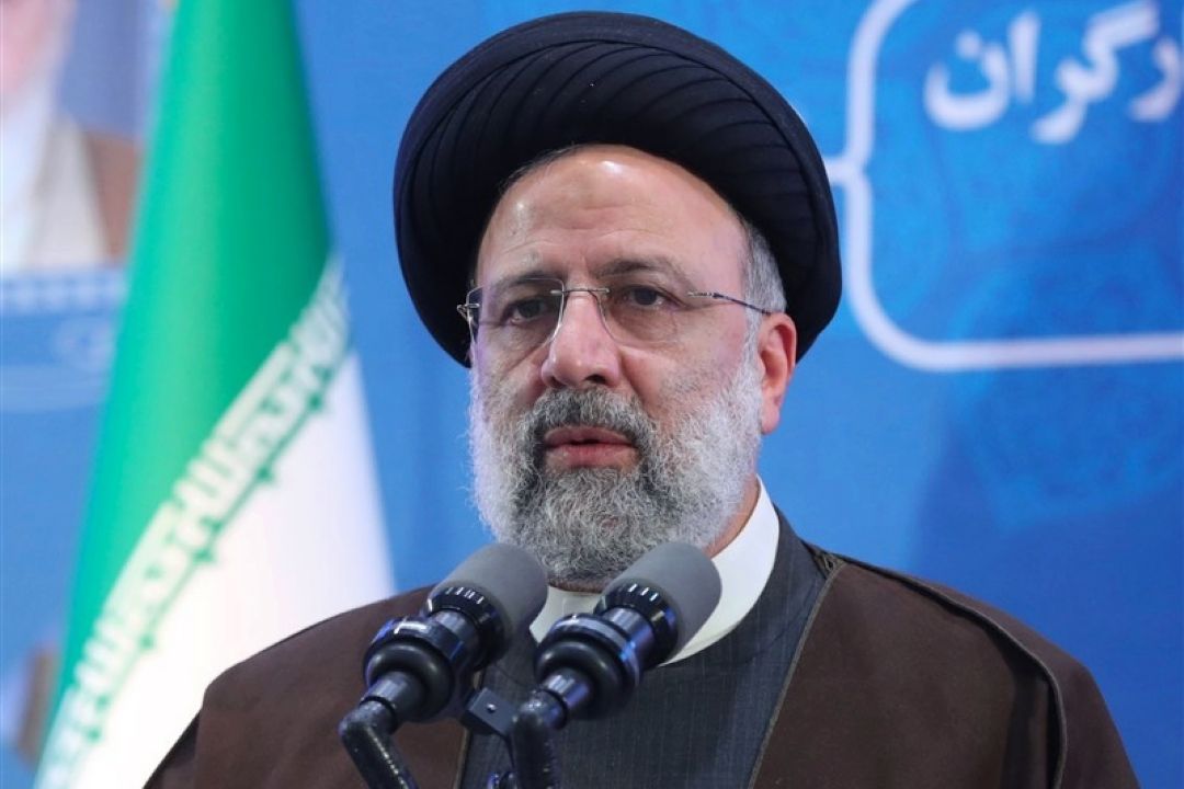 رئیسی شب یلدا به جمع كودكان معلول و ایتام رفت
