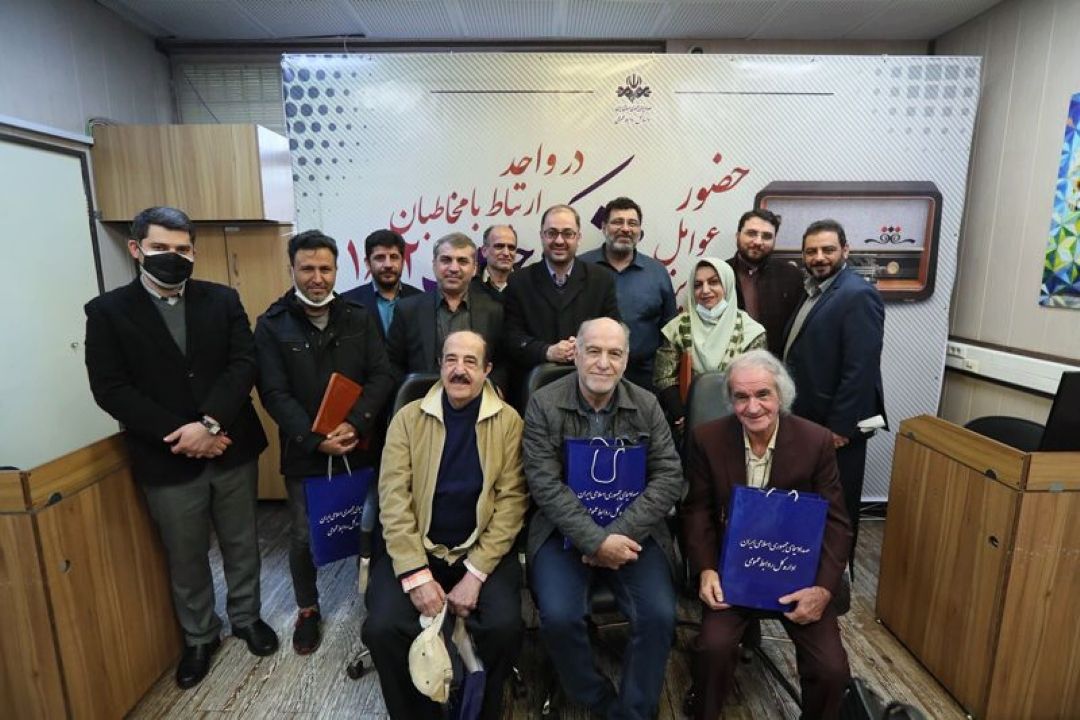 پای صحبت های مردم، در هفت كوچه طنز و شادمانی