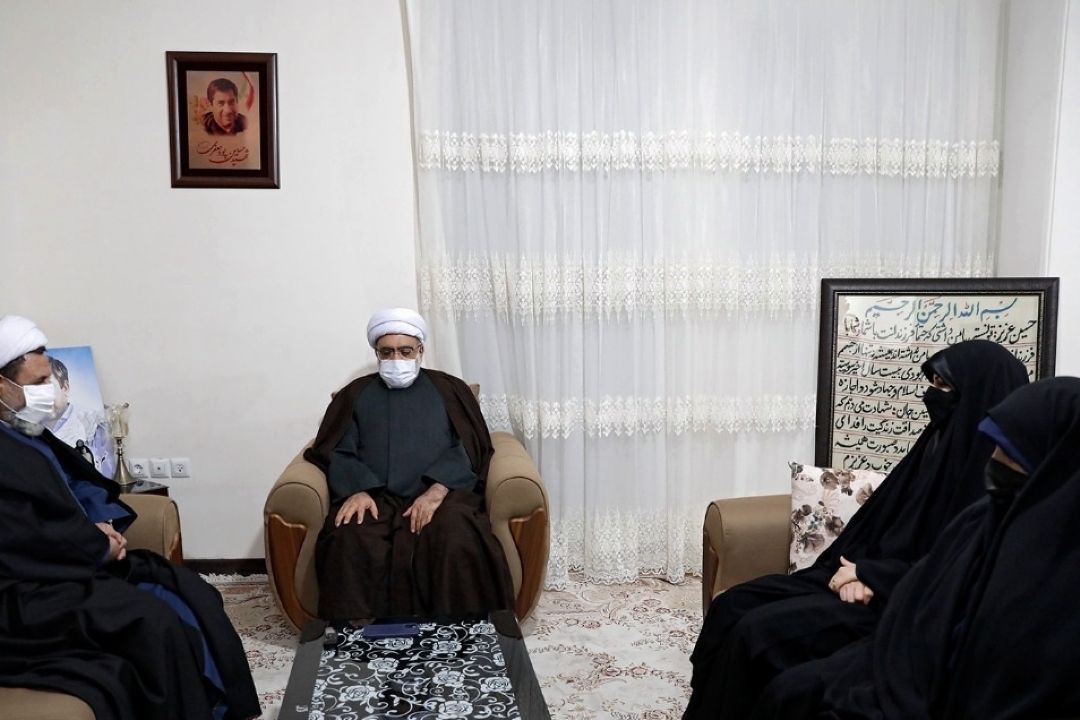 دیدار تولیت آستان قدس رضوی با خانواده شهید پورجعفری