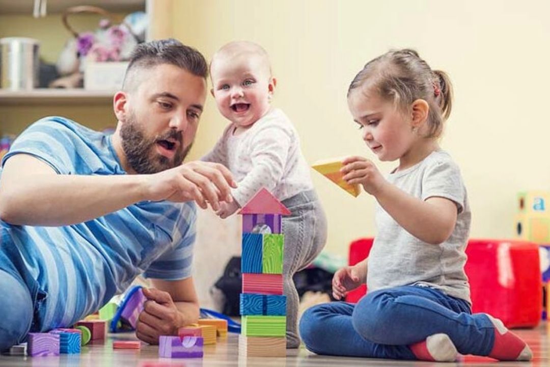 پدران برای فرزندان وقت بگذارند