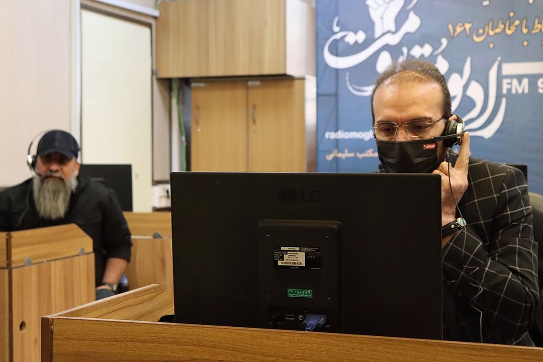 پاسخگویی عوامل برنامه ساز و مدیر رادیو مقاومت در 162