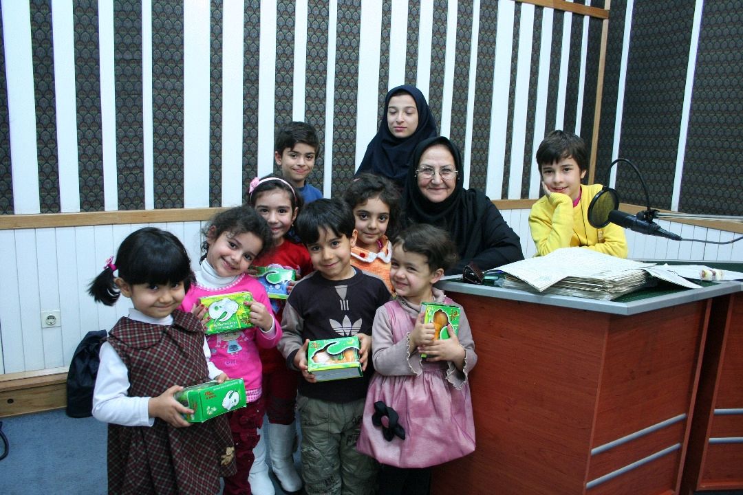 همچنان قصه می گویم‌ گفت وگو با عذرا وكیلی