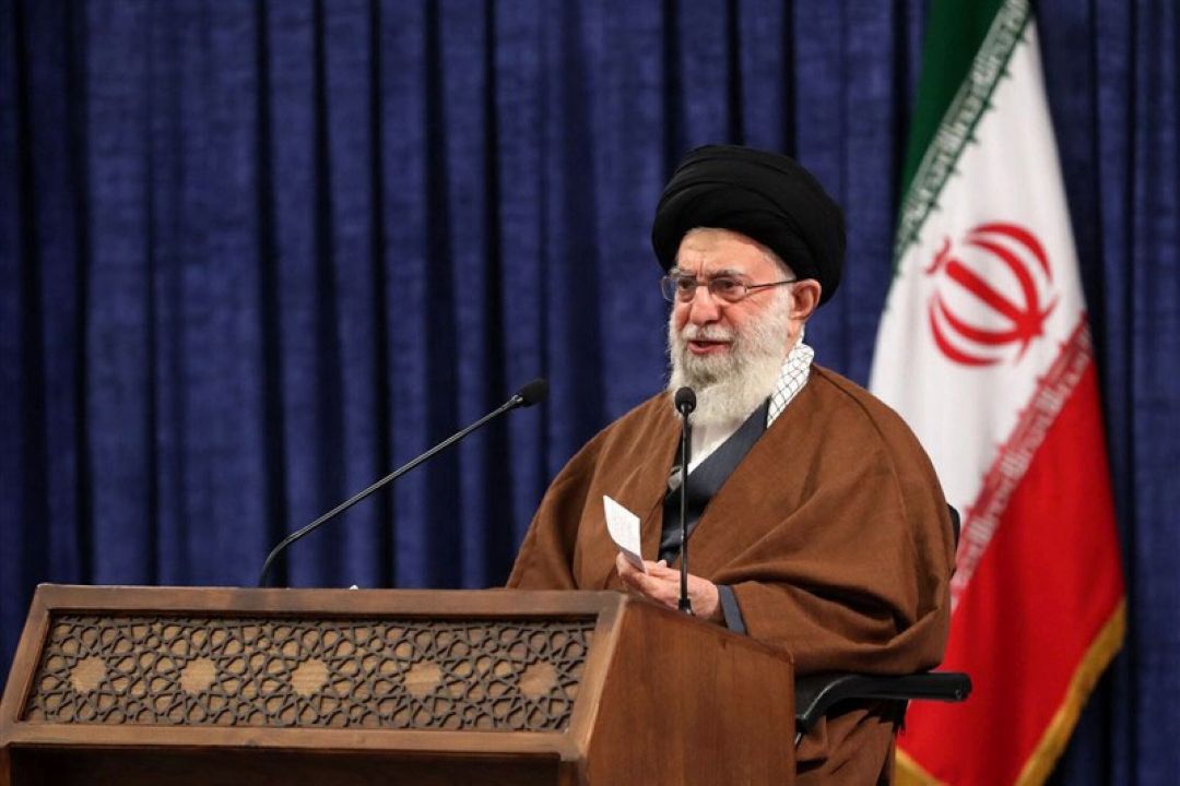 هرجا كاری بر زمین مانده پای فساد، اشرافی‌گری و نگاه‌های غیرانقلابی در میان بوده