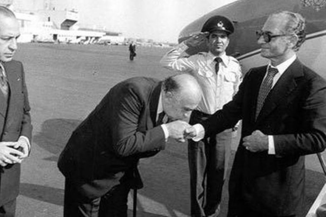 پهلوی به روایت پهلوی| مسابقه چاپلوسی در حضور شاه