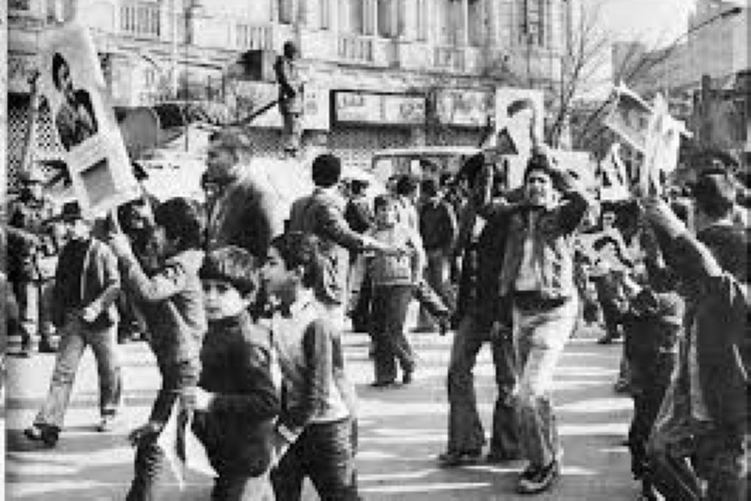 در  «قصه پیروزی» داستان راهپیمایی ناگهانی را بشنویم