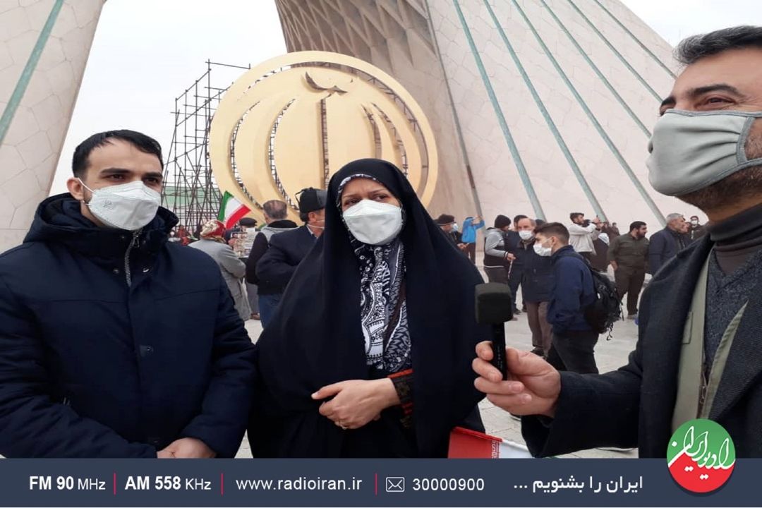 حضور پرشور مردم تهران در میدان آزادی 