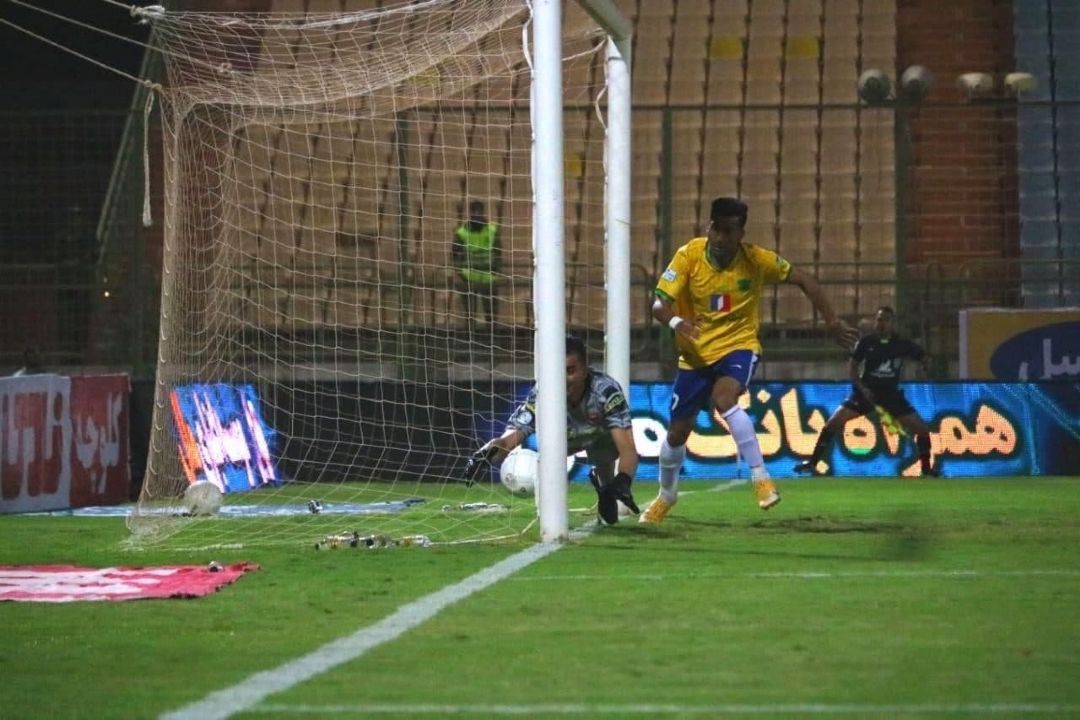 صنعت نفت آبادان 2-0 پرسپولیس/ از كورس عقب ماندن شاگردان یحیی با اشتباه فاحش لك