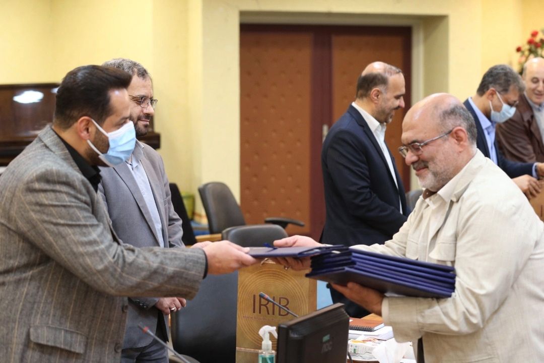 نشست صمیمی معاون صدا با فرزندان شهدای رادیو/ خداوند از نسل ما و خانواده ما شهادت را دریغ نكند