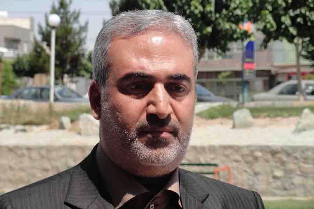 مردم باید دولت را وادار به واقعی سازی قیمت بنزین كنند
