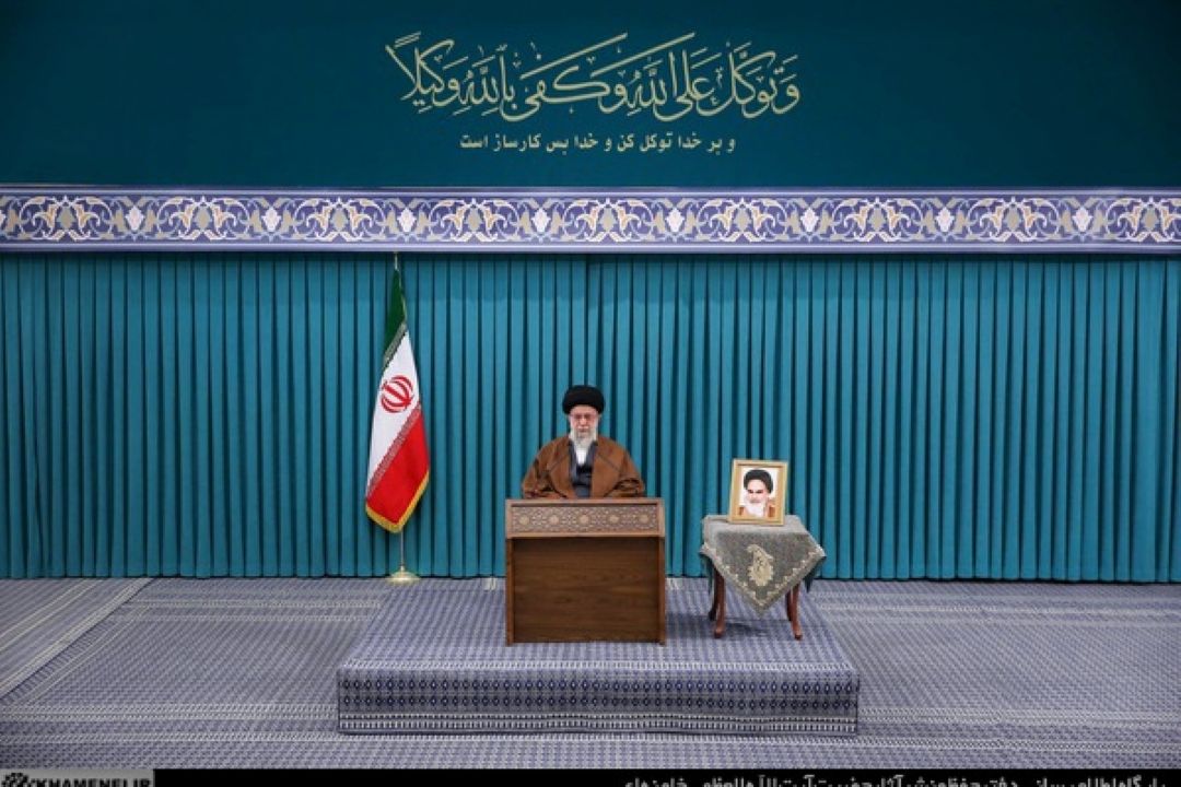 رهبر انقلاب: پول‌پاشی در حمایت از تولید به جایی نمی‌رسد