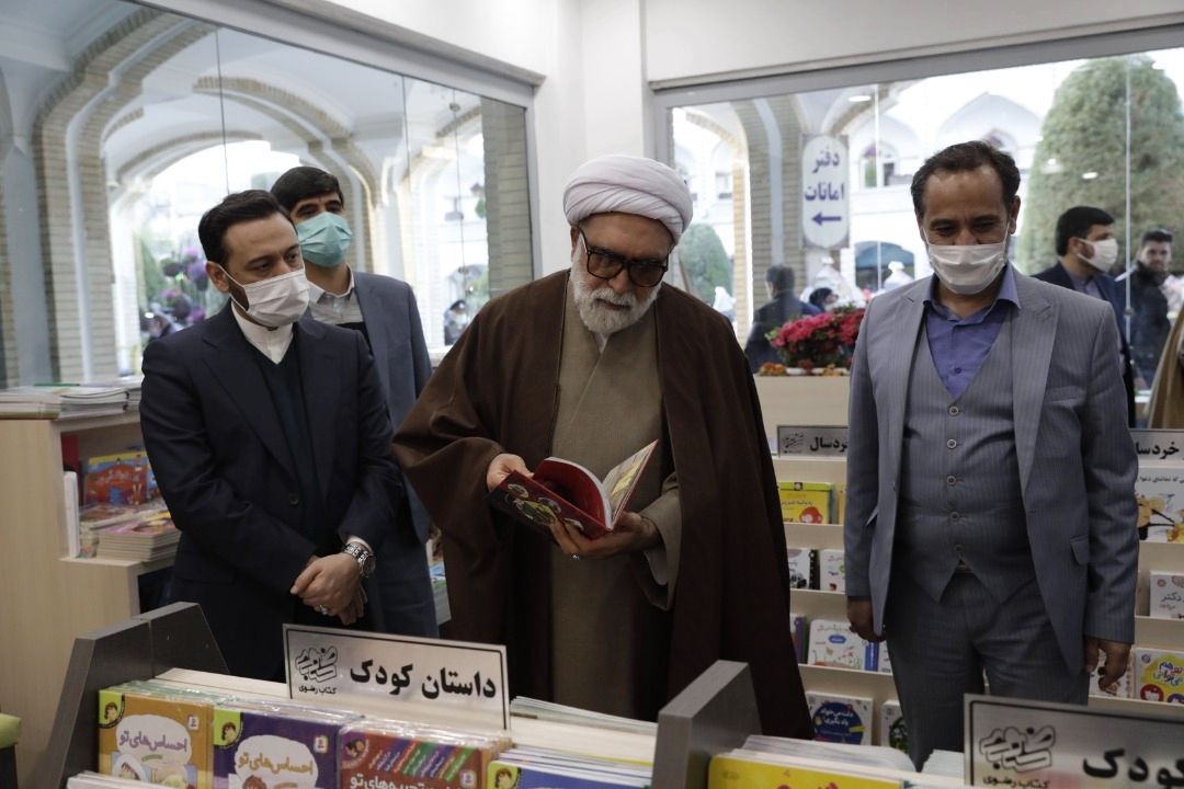 توسعه کتابخوانی باید در رئوس برنامه‌ ریزی های فرهنگی برای زائران باشد