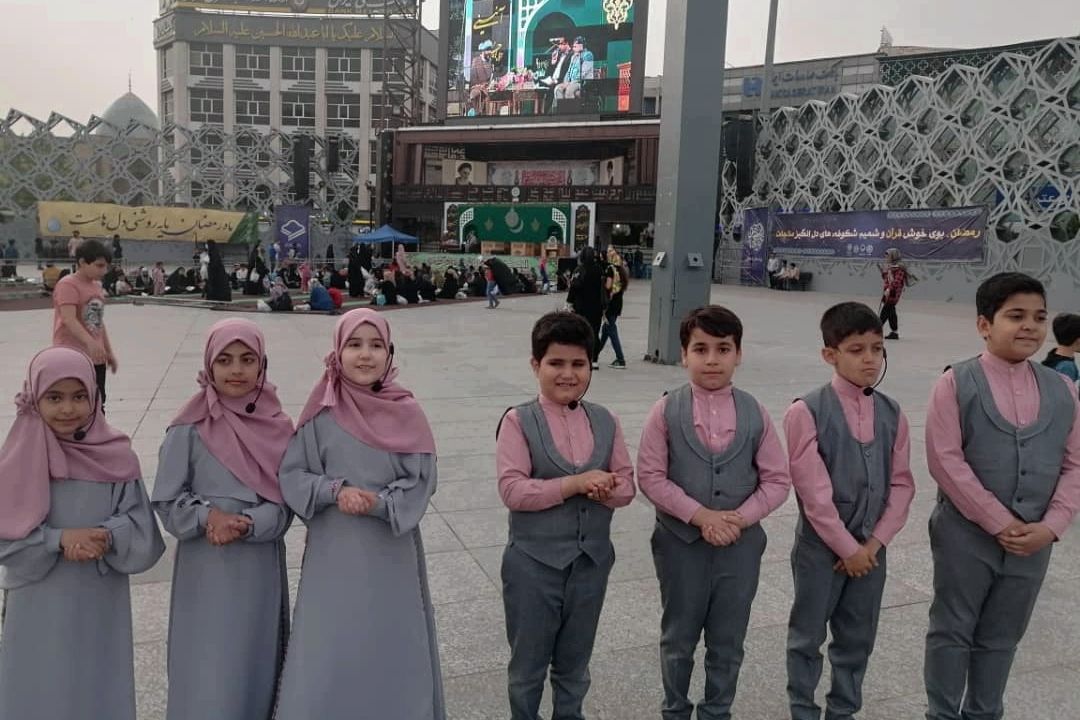 اجرای قطعه ای زیبا از گروه سرود نسل سلیمانی ها در برنامه بر آستان جانان رادیو قرآن