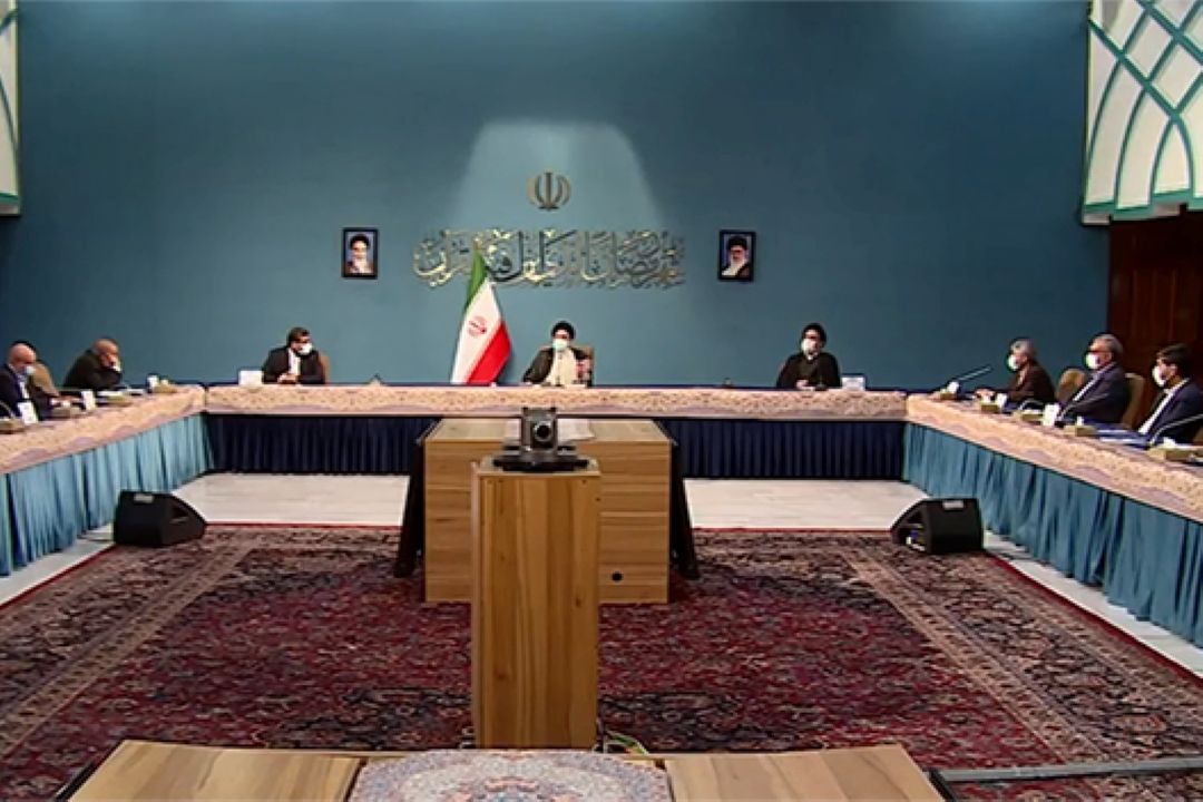 زمینه سفر آسان و ارزان زائران به اماکن زیارتی خارج و داخل کشور فراهم شود