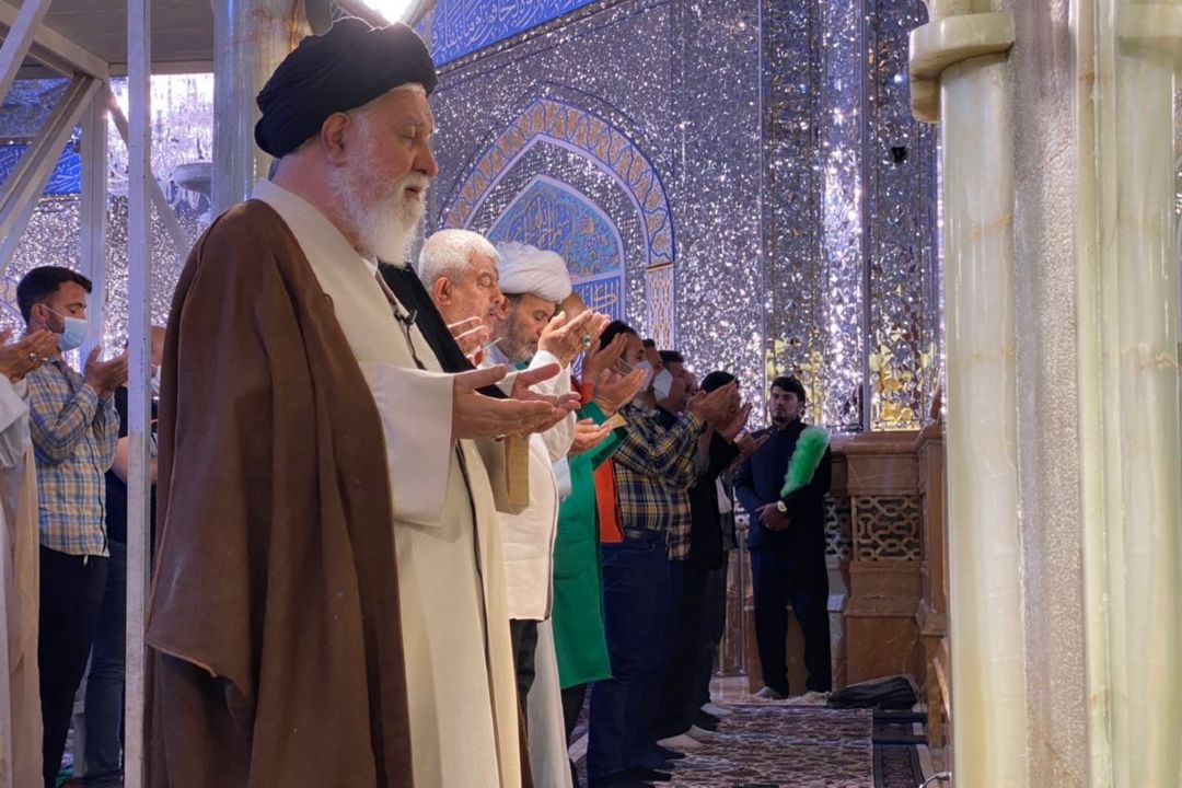 اقامه نماز عید سعید فطر به امامت آیت الله علم الهدی در حرم رضوی