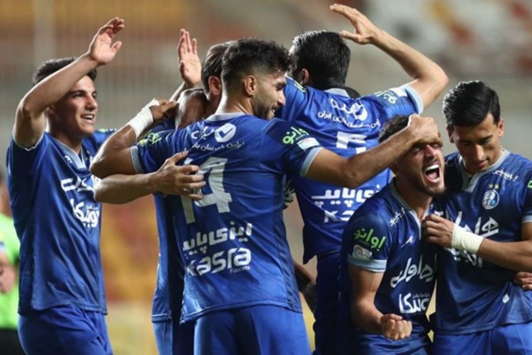 استقلال برد و رنگ آبی بر كاپ قهرمانی لیگ برتر انداخته شد.
