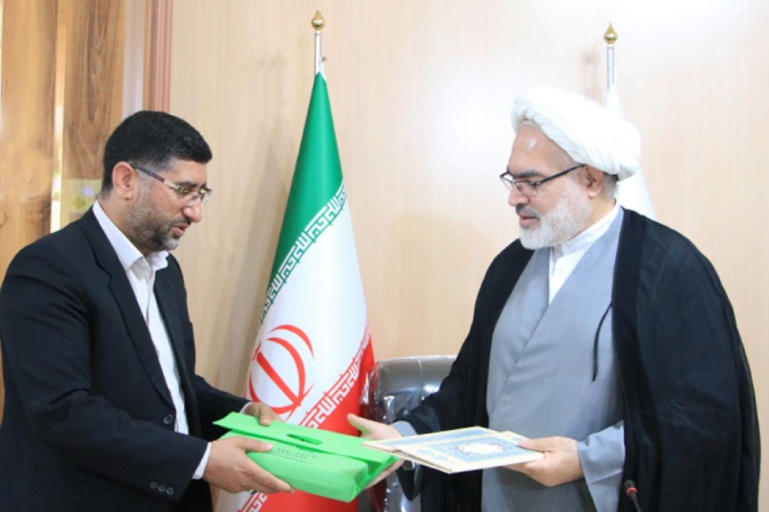 تجلیل از كارشناس برنامه پرسمان انقلابِ رادیومعارف 