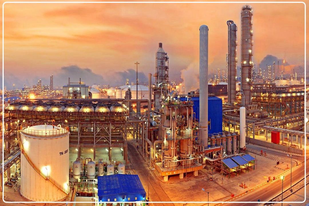 از وابستگی تا خودكفایی؛ جوانان ایرانی مدیریت صنعت نفت را در دست گرفتند  