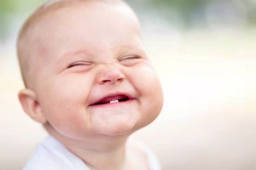 قطعه ای با عنوان «لبخند» با صدای احمد ماها