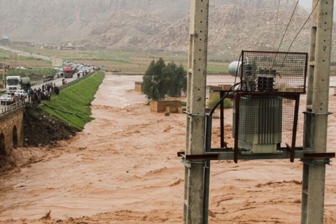 برق رسانی به شكل پایدار در نقاط سیل زده در حال انجام است