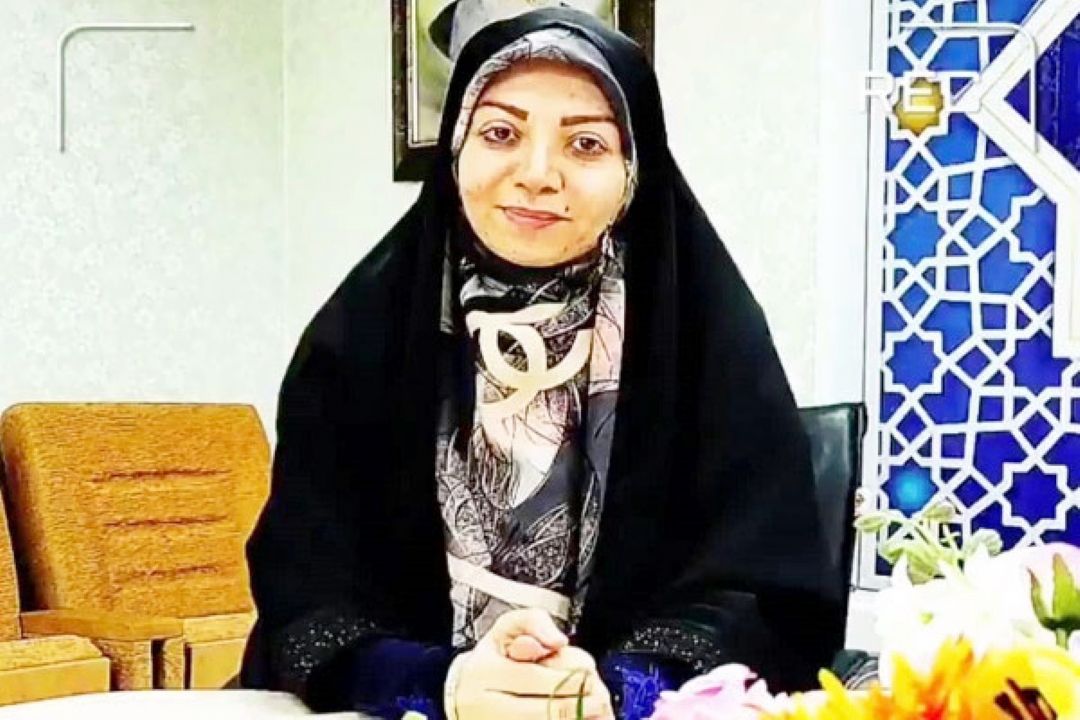 روشنگر برنامه ای گفتگو محور با رویكرد بررسی بایدها،نبایدها و نقاط ضعف و قوت آموزش قرآن در كشور است .