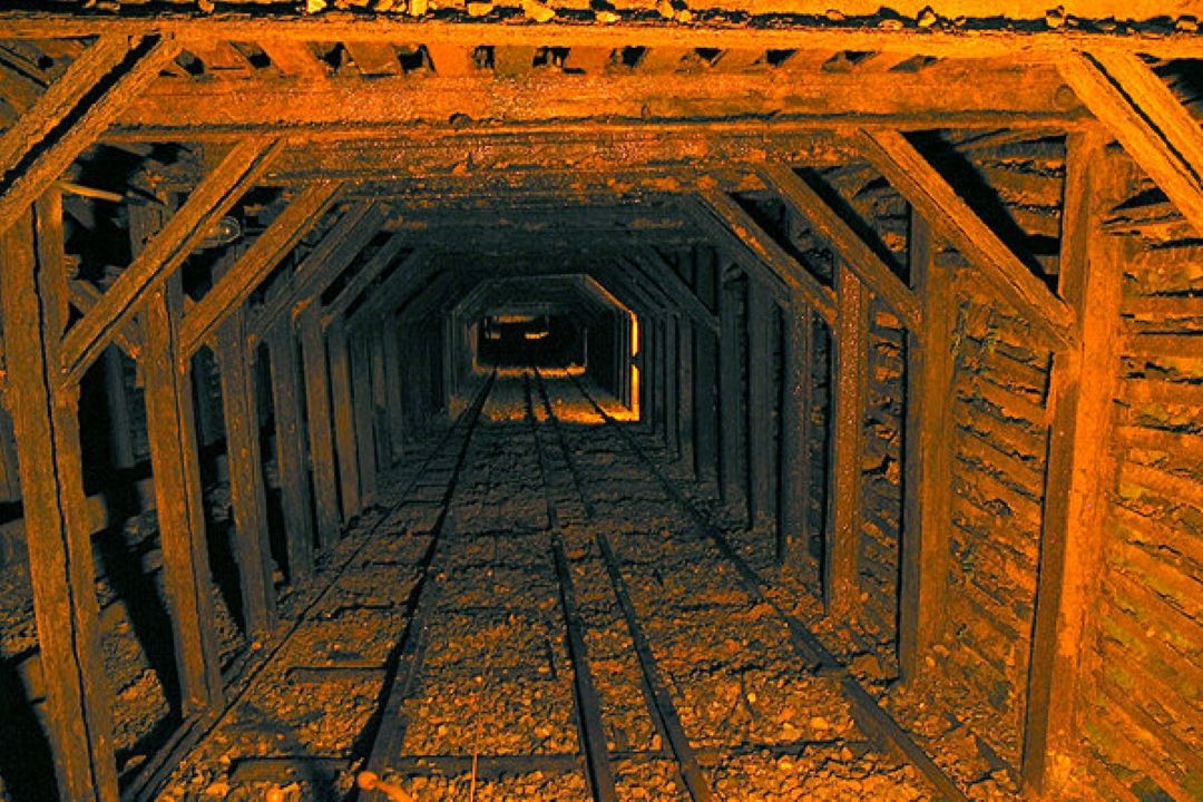 منهای نفت - معدن