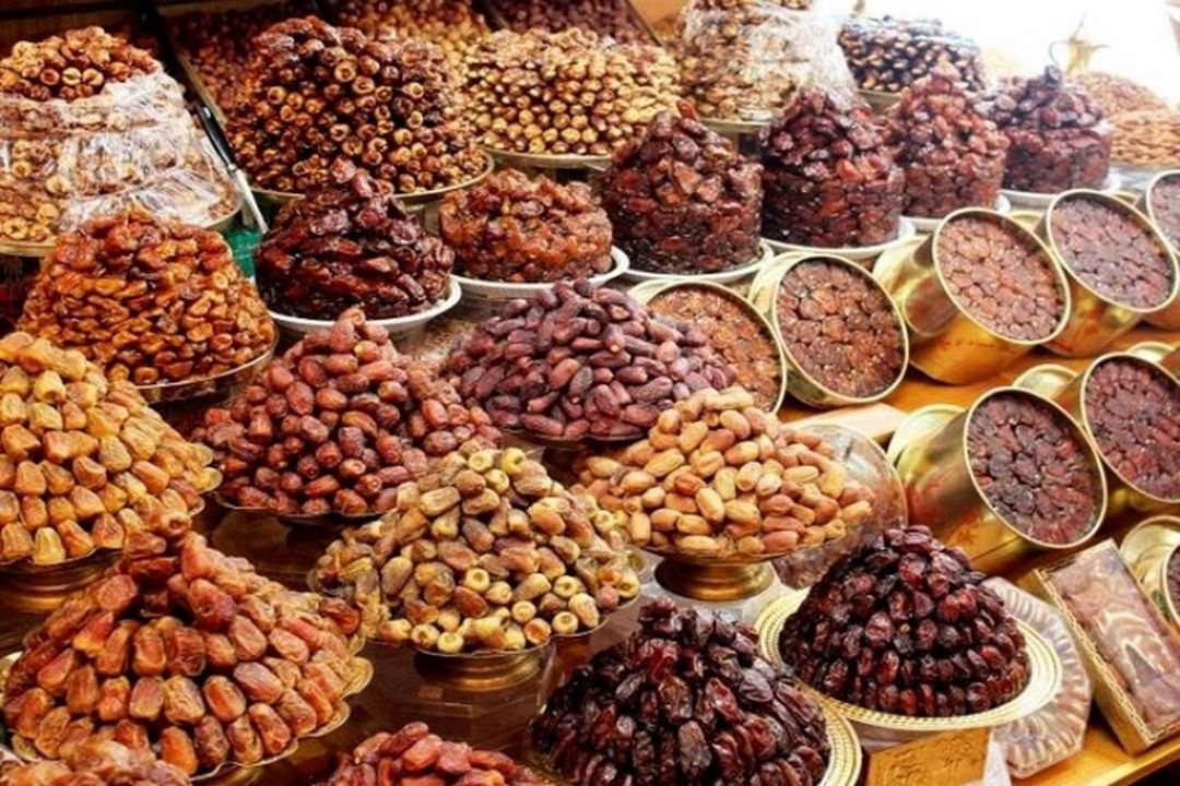 در آستانه ماه رمضان؛ خرما بدون واسطه در میادین میوه و تره بار عرضه می‌شود 