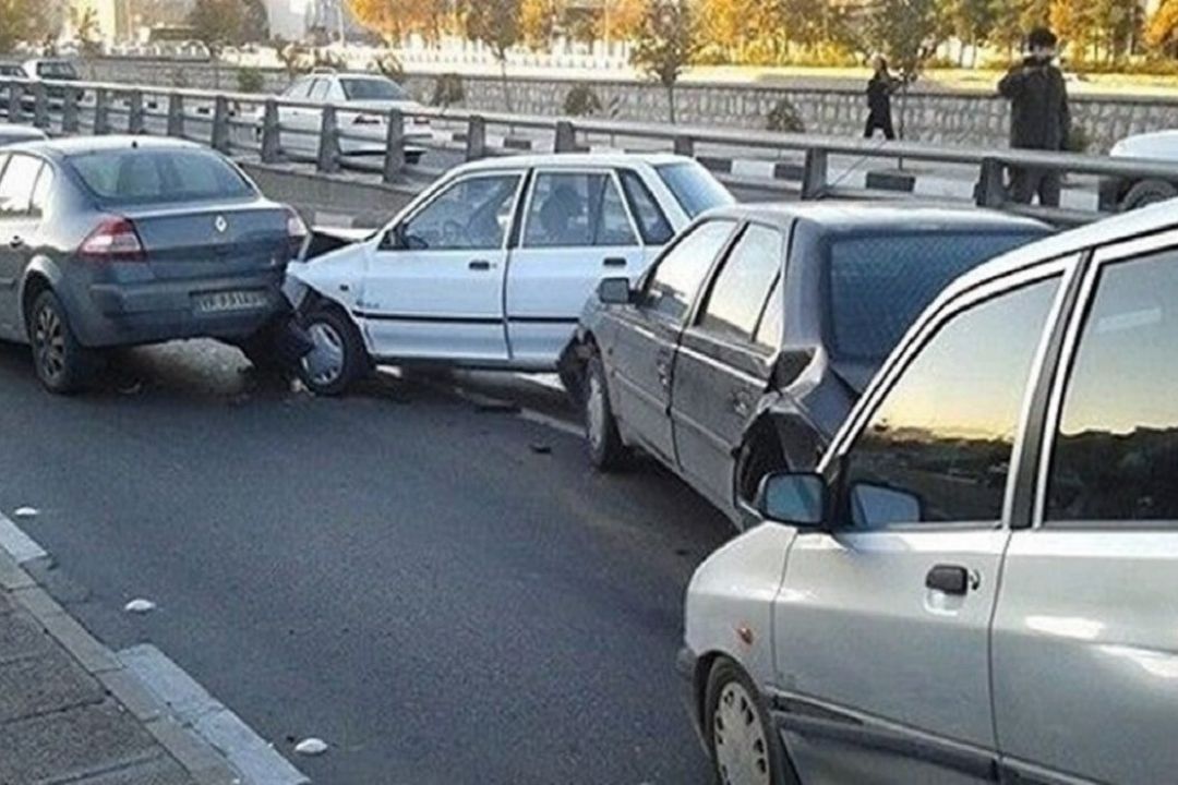 ترافیك بعد از تصادف سوژه طنز «بی زحمت» می شود