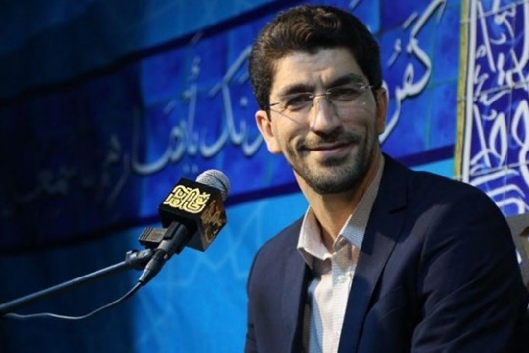 گفتگو با استاد مهدی عادلی از چهره های برتر قرآنی كشور در موكب قرآنی فاطمه الزهرا مسیر پیاده روی اربعین 