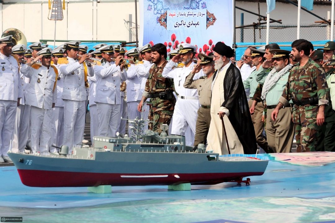 «مردان سفید پوش » در رادیو ایران