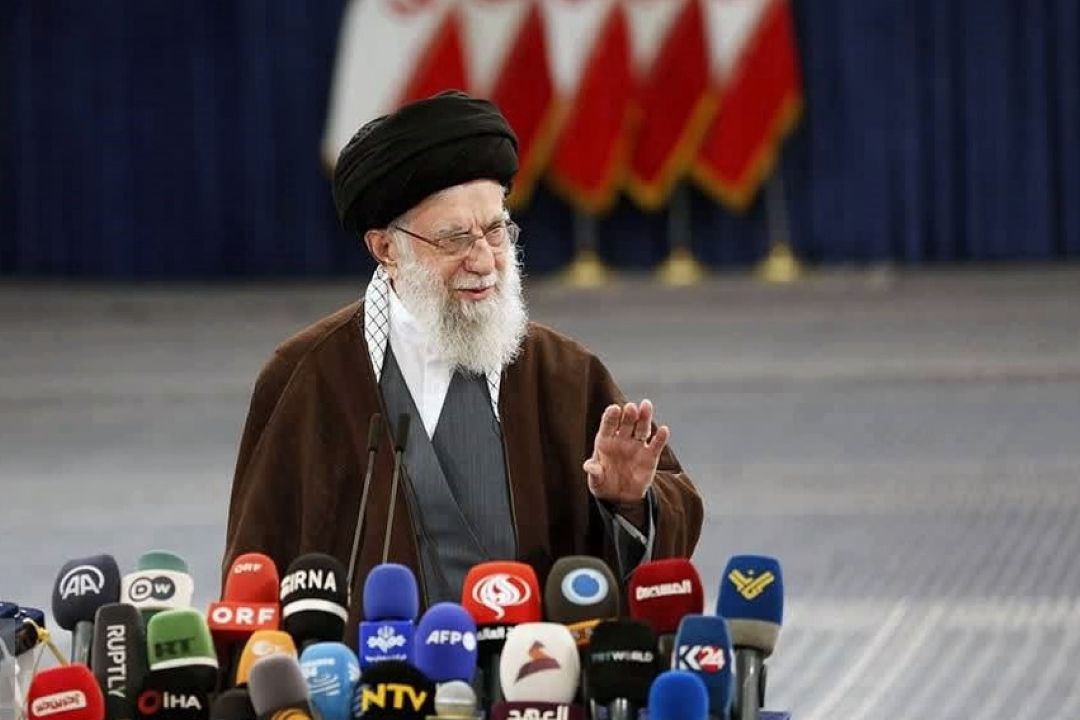 فیلم كامل بیانات صبح امروز حضرت آیت الله خامنه ای پس از انداختن رای به صندوق