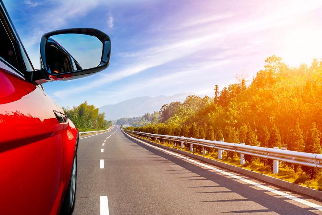  یك ماشین برای فروش در بزرگراه 