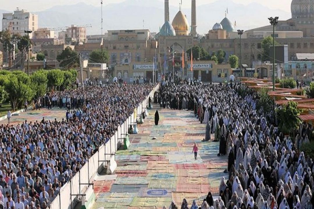 پوشش نماز عید فطر و بررسی روش‌های تداوم بندگی در رادیو جوان