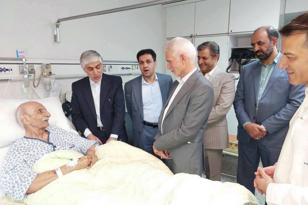 عیادت قائم مقام معاونت صدا از گوینده پیشكسوت