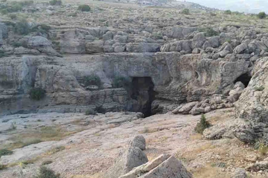 جوان گشت، غار نزل