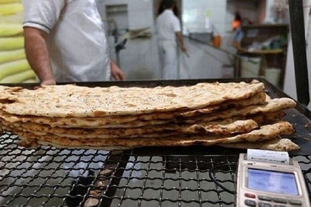 نان در نانوایی ها بالاتر از قیمت مصوب عرضه می شود