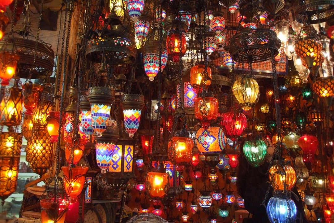 "عصرصبا" با لوستر فروشان