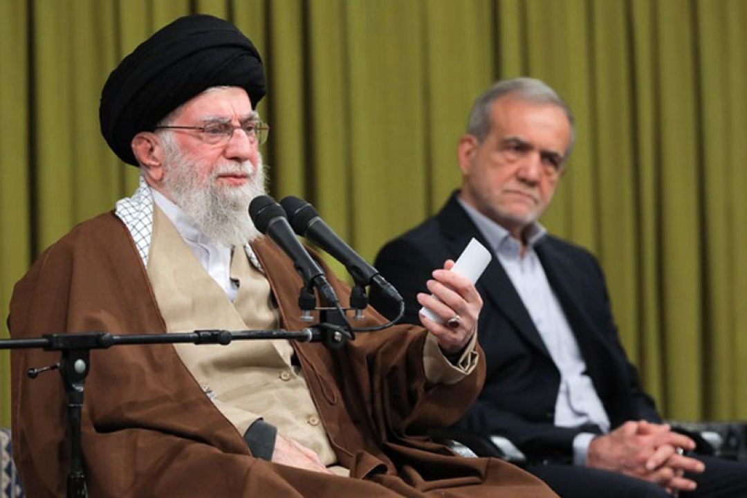 مراقب دشمنی‌های پنهان در پشت لبخندهای دیپلماسی باشیم