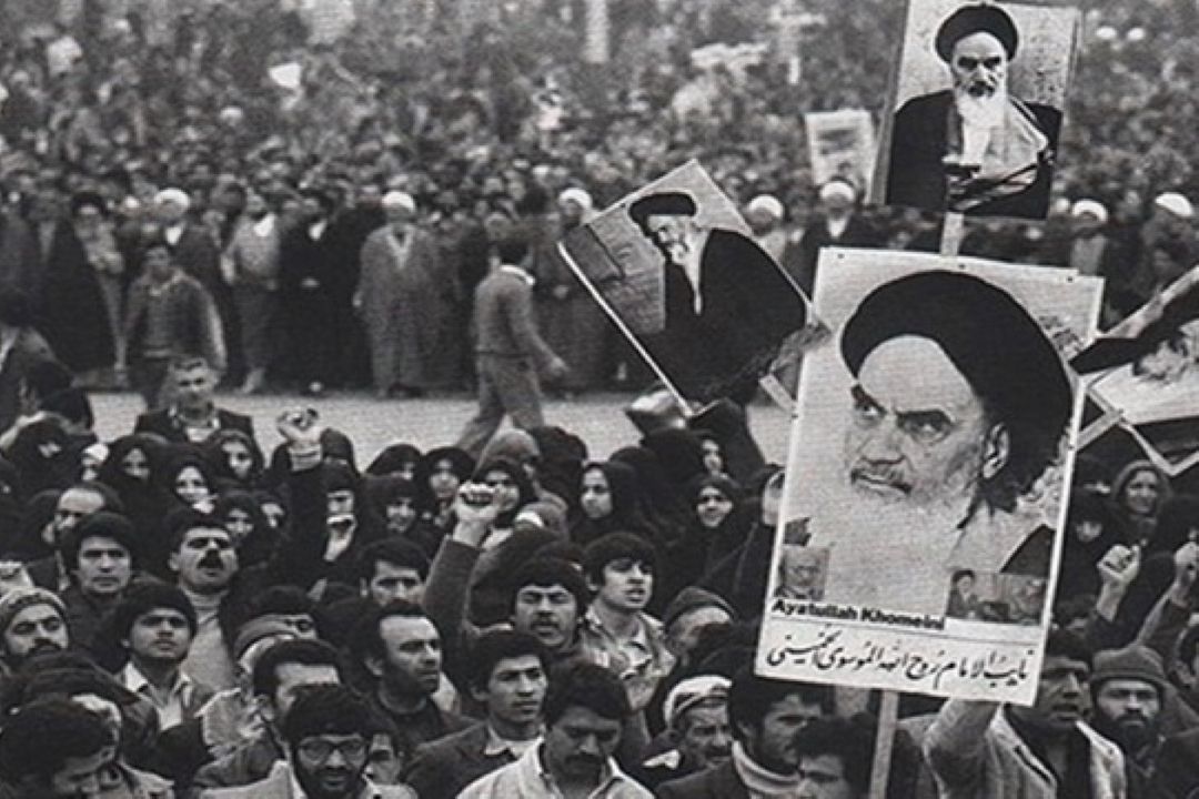 در مسیر انقلاب؛ مستند شفاهی تاریخ انقلاب اسلامی