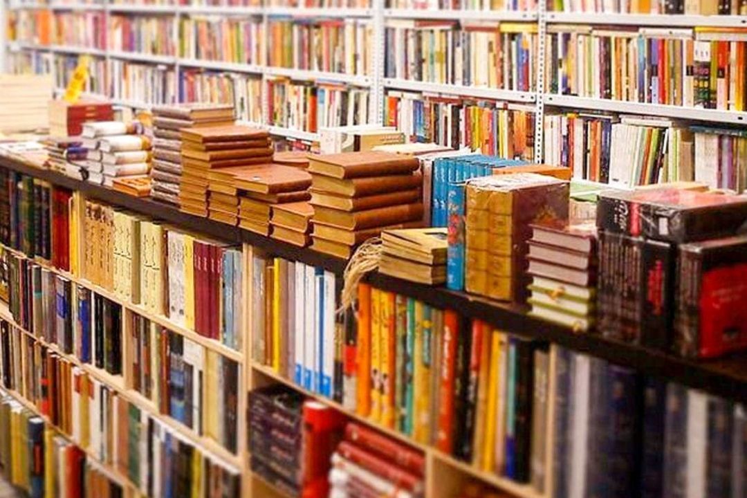 كتابخوانی با طعم طنز؛ «عصر صبا» به دنیای كتاب‌ها می‌پردازد