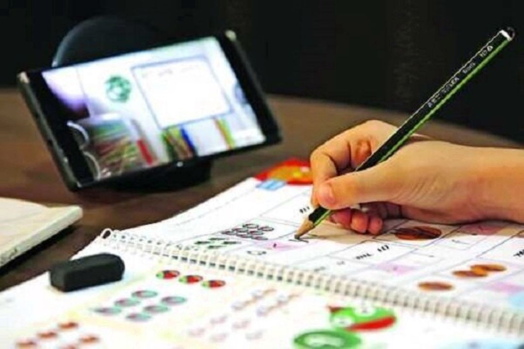 «عصر صبا» و چالش آموزش مجازی؛ روایت والدین و دانش‌آموزان از روزهای آنلاین