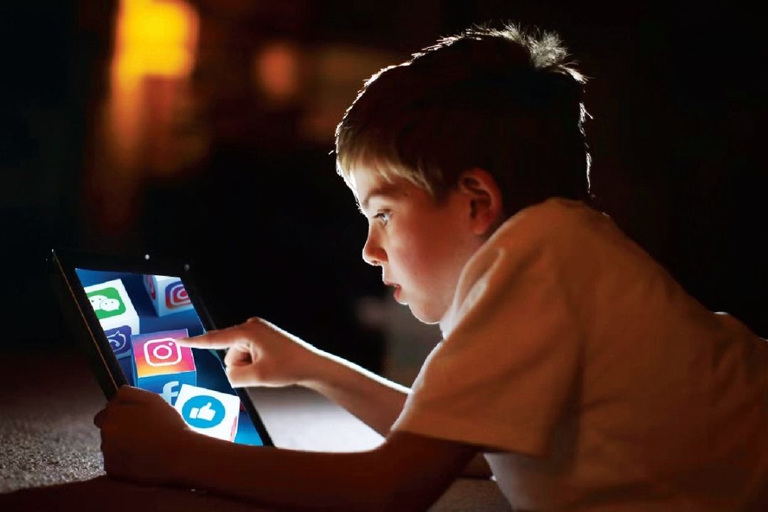 «عصر صبا» و زنگ خطر اعتیاد به فضای مجازی؛ روایتی از اثرات شبكه‌های اجتماعی بر سلامت روان نوجوانان