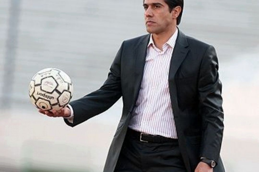 گفتگو با افشین پیروانی در 2-4-4