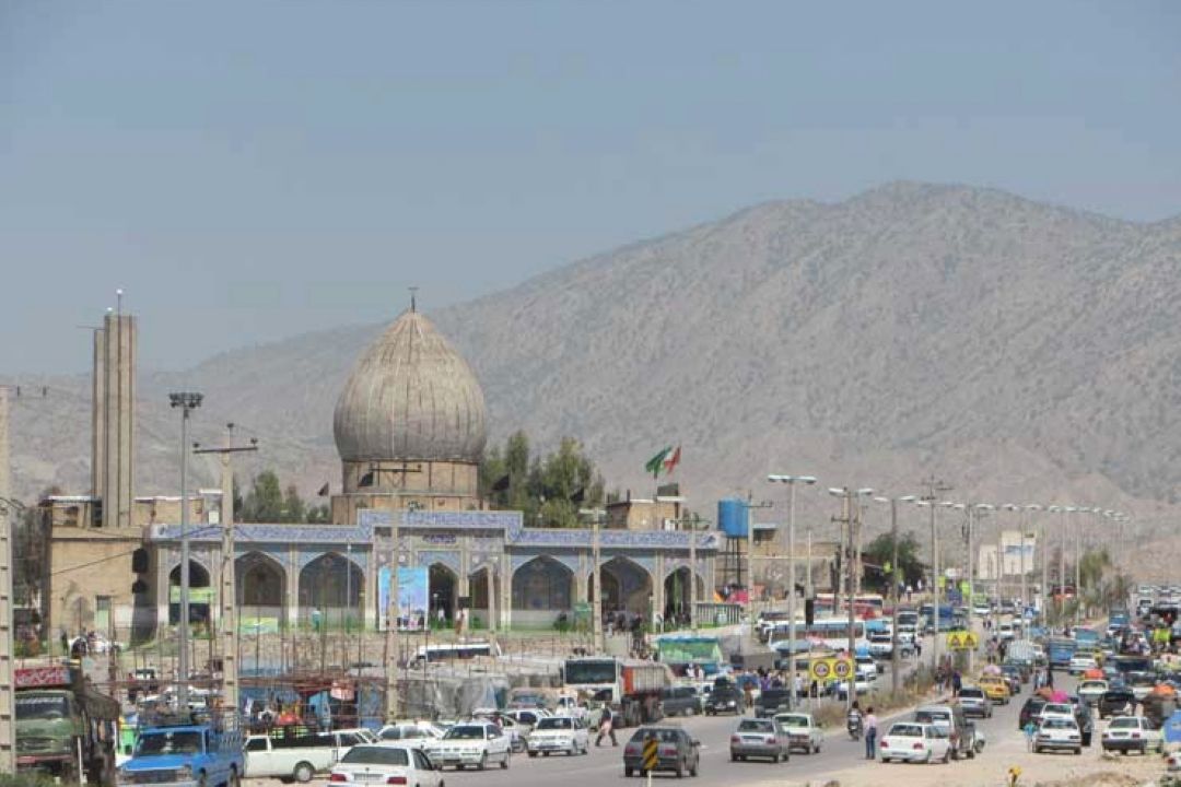 در آستان